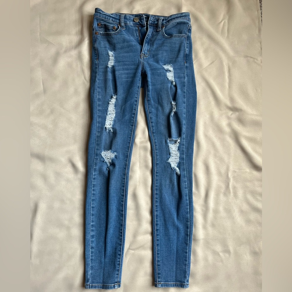 High rise jeggings with rips
